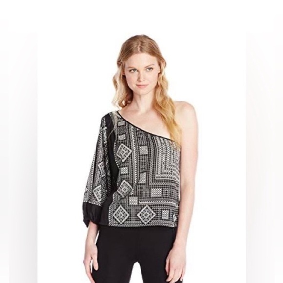 BCBGMaxAzria Tops - BCBG Women’s Acacia one-shoulder scarf top